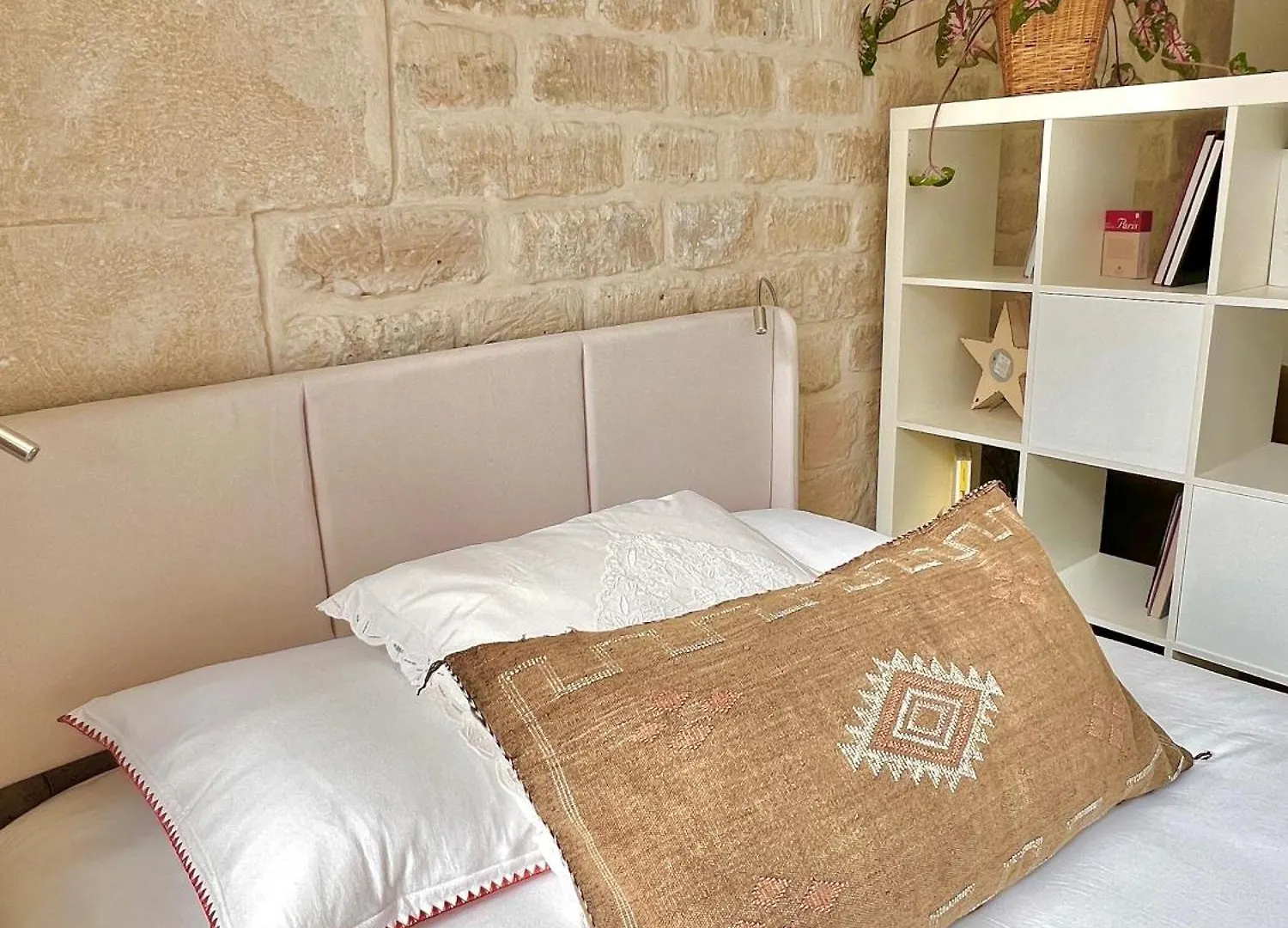 Appartement Canal St Martin Miss Dodu Paris France