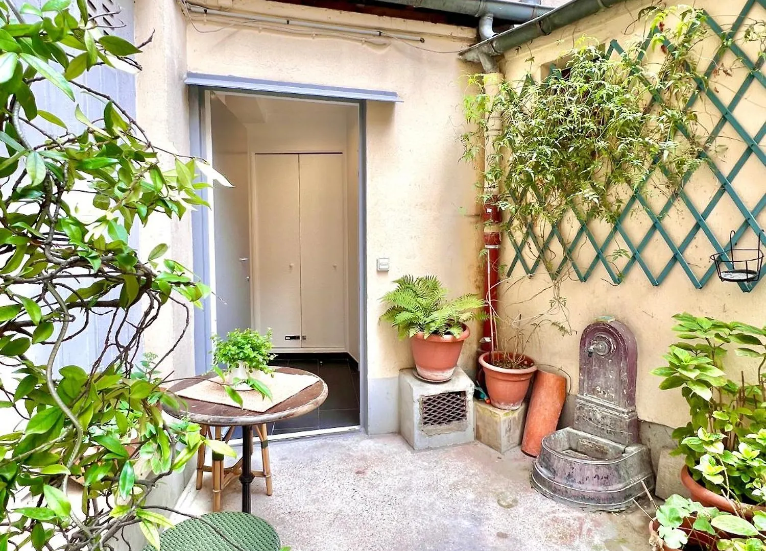 Canal St Martin Miss Dodu Paris Apartment