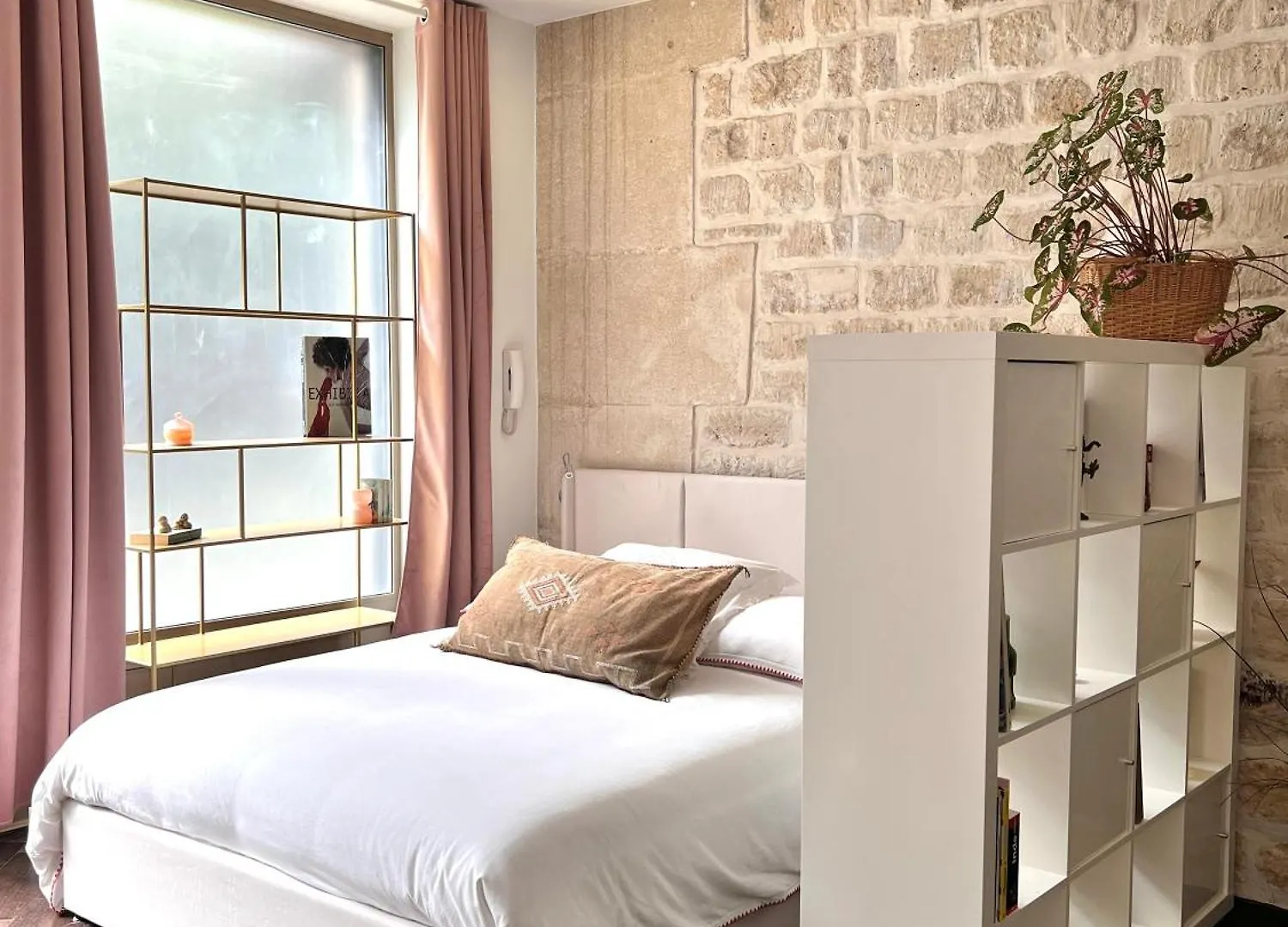 Apartment Canal St Martin Miss Dodu Paris