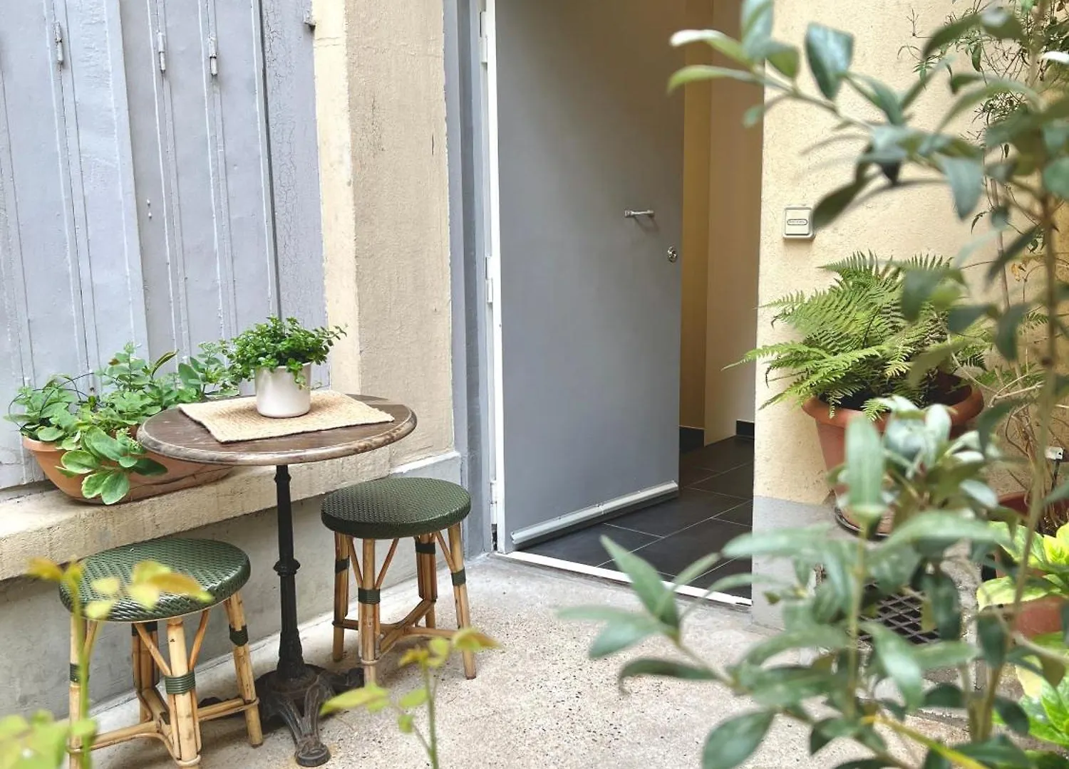 Canal St Martin Miss Dodu Paris 0*,  France